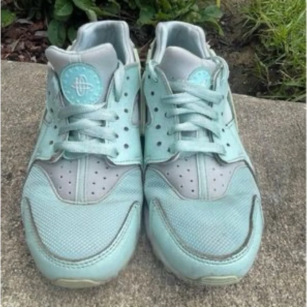 Nike Huarache Run size 6Y